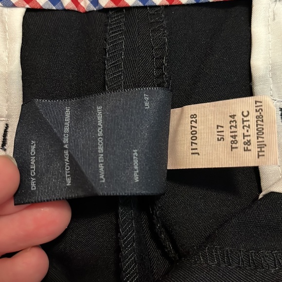 TOMMY HILFIGER Size 12 Classic Navy Blue
Wool Blend Zipfront Pockets $58 NEW - Picture 9 of 10